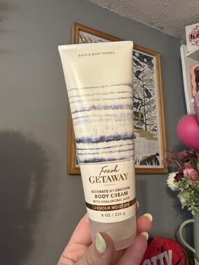 Bath & Body Works Fresh Getaway Ultimate Hydration Body Cream - White/Blue